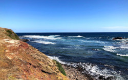 海と崖